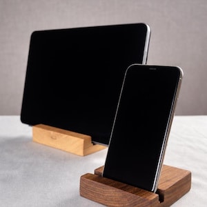 Supporto per iPad in legno fatto a mano / Supporto per telefono in noce massello e rovere / Organizer da scrivania minimalista / Regalo per ufficio domestico per lui / Regalo per la festa del papà