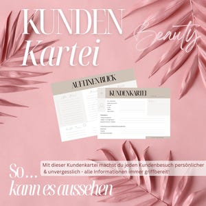 Könnte beinhalten: Zwei Kundenkarten mit den Wörtern "Kunden Kartei" und "Beauty" in weißer Schrift auf rosa Hintergrund. Die Karten tragen die Wörter "AUFFINENBLICK" und "KUNDENKARTEI". Der untere Teil des Bildes trägt die Worte "So... kann es aussehen".