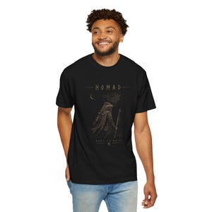 Nomaden Rabe Schamane T-shirt | Stilisierte Crow Ranger Grafik Bild 9
