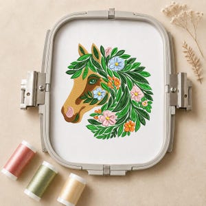 Diseño de bordado de cabeza de caballo floral, archivo de bordado a máquina de caballo botánico, patrón equino de flores silvestres, descarga de bordado para amantes de los caballos