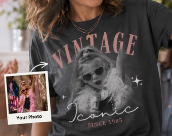 Camiseta personalizada com foto de aniversário, camiseta Comfort Colors personalizada, camiseta vintage com o ano de nascimento, presente de aniversário para mulheres, camiseta retrô com foto.
