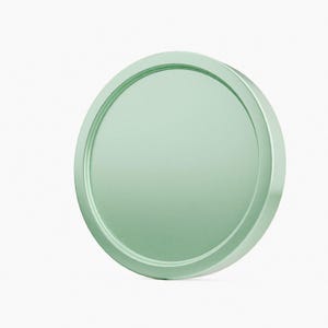 Op de afbeelding: Een mintgroen, cirkelvormig object met een opstaande rand. Het object heeft een glad, reflecterend oppervlak en lijkt van metaal te zijn. Het ontwerp is eenvoudig en modern, met een minimalistische esthetiek. Het object is geïsoleerd op een witte achtergrond.