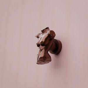 Figürlicher Torso-Schrankknopf, venezianische Kupferskulpturbüste