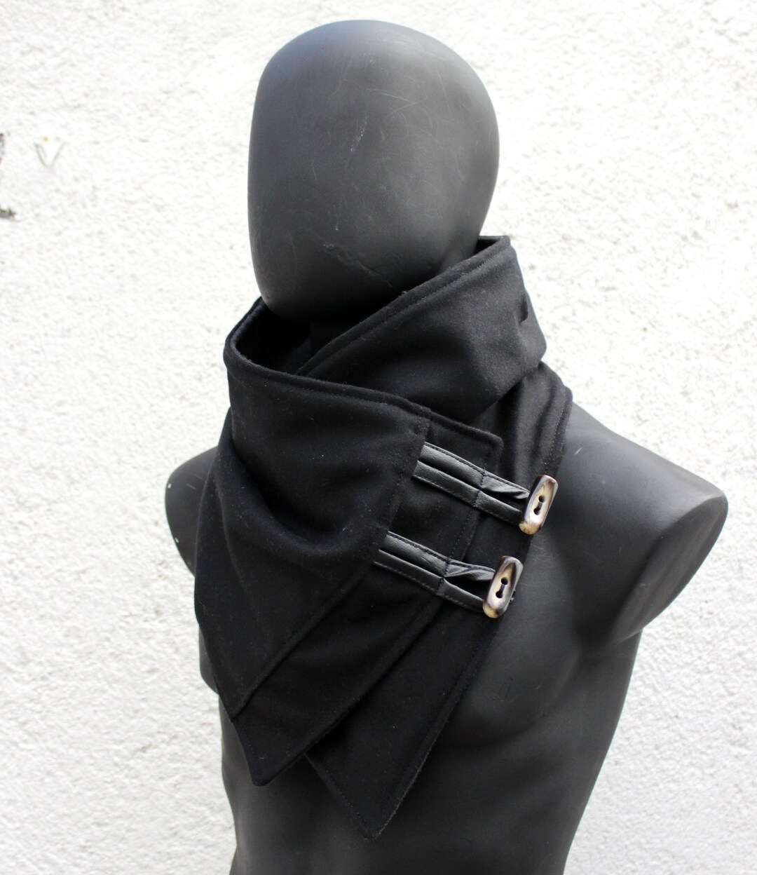 S’YTE Queens Code Neck Warmer Free Black axial_block_neck_warmer_black.jpg