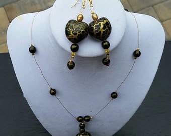 PUFFED LOVE: Gold wire necklace w puffed pendant & black and gold pearl bead stations. Coordinating earrings. 2pc set