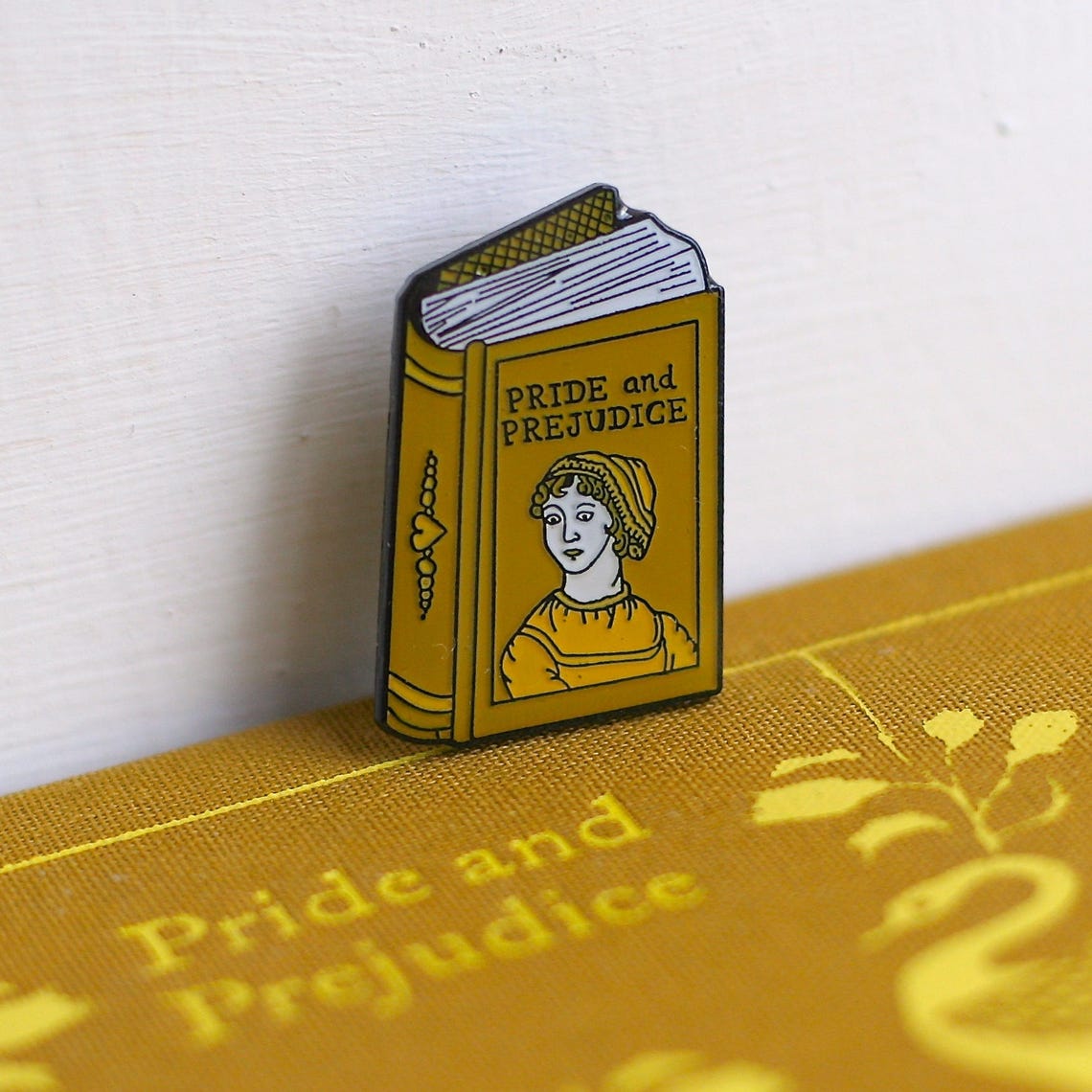Que Veut Dire Un Livre Broche Livre broche Jane Austen émail broche orgueil et préjugés | Etsy