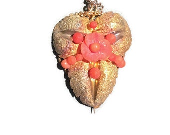 Delicate Heartshaped Victorian Coral & Gold Brooch, Coral Flowers, 14kt