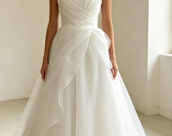 Robe de mariée bustier en organza à volants, coupe trapèze