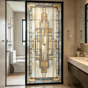 Könnte beinhalten: Eine dekorative Glastür mit schwarzem Rahmen und Art-Deco-Design. Das Glas hat ein cremefarbenes und beigefarbenes Marmormuster mit geometrischen Formen, die schwarz umrandet sind. Die Tür befindet sich in einem Badezimmer.