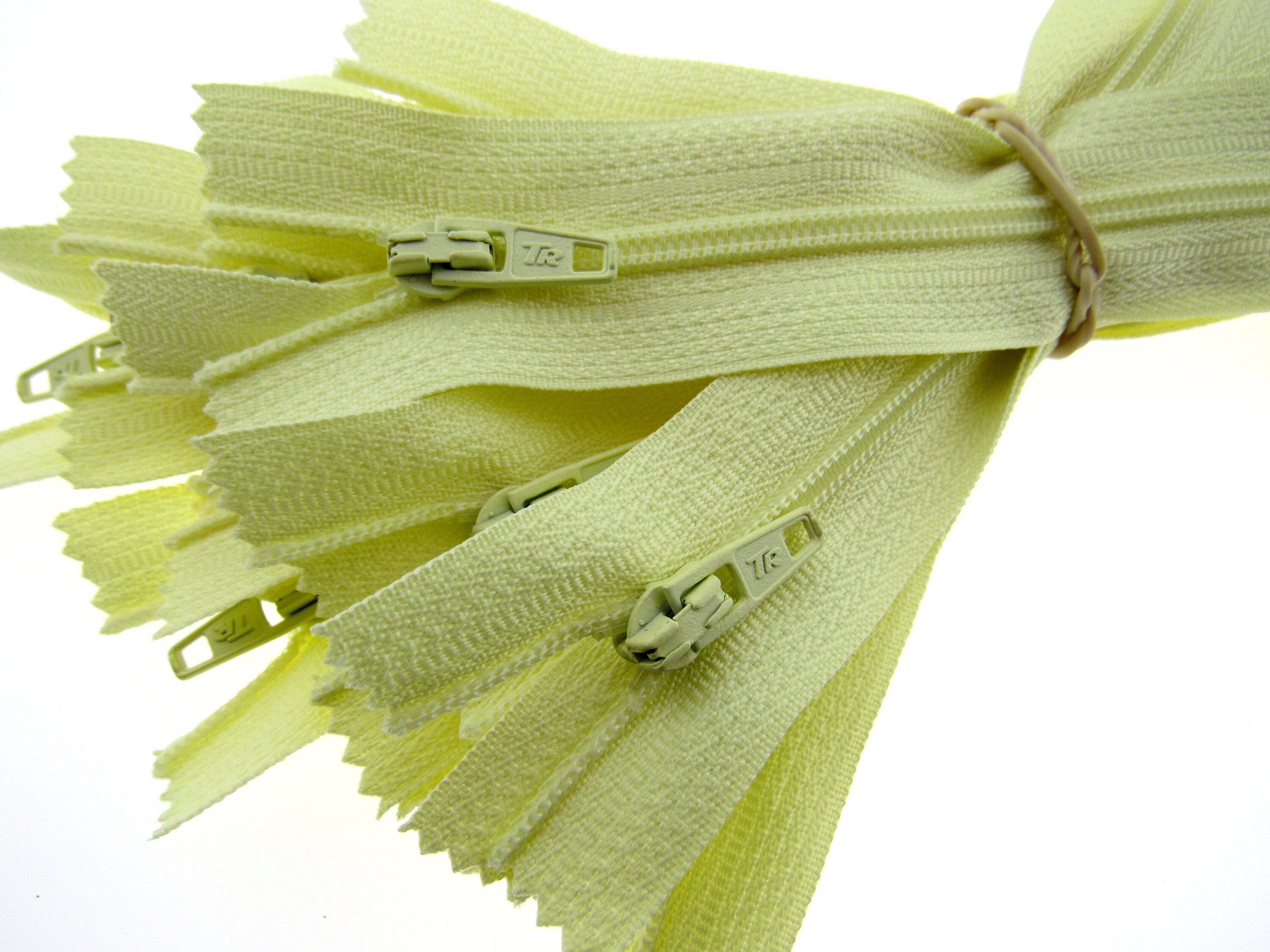 Lemon Closed End Nylon Dress Zips - Pack Size 10 X Zips - (6