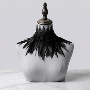 Naszyjnik z piór inspirowany gotykiem | Kołnierz z piór | Dramatyczna ozdoba z piór