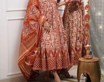 Conjunto de kurtis de 3 piezas con estampado Anarkali de Rajastán, pantalón y dupatta.