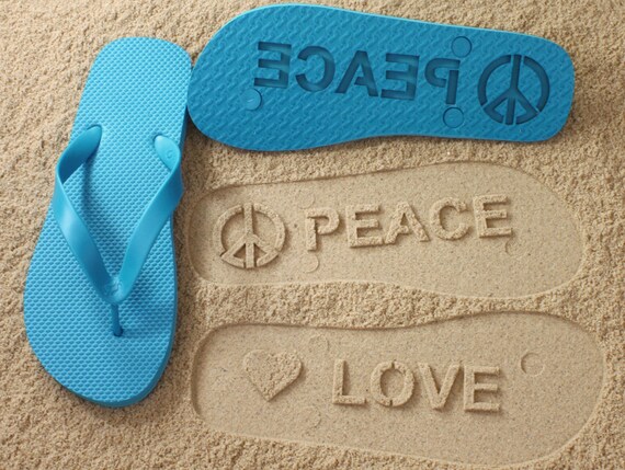 flip flops that leave imprints in the sand