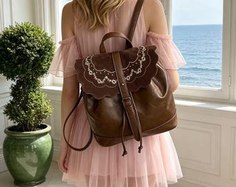 Mochila de cuero vintage bordada – Mochila marrón para mujer, bolso de viaje informal y elegante – Bolso de cuero para mujer – Mochila hecha a mano