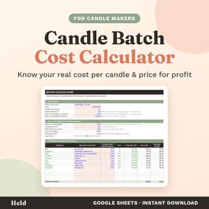 Puede incluir: Una hoja de cálculo digital titulada Candle Batch Cost Calculator para fabricantes de velas. El documento incluye secciones para información de lotes, ayuda con cera y fragancias, y materiales utilizados con columnas de costos por vela.
