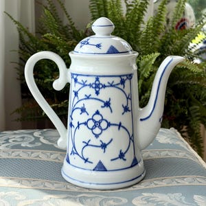 Caffettiera vintage Bareuther Bavaria / Porcellana con motivo a fiori di paglia Indischblau / Porcellana tedesca Blue Saks Cobalt White, anni '70