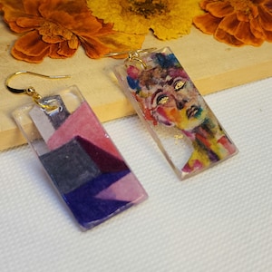 Boucles d'oreille en résine UV avec des aquarelles