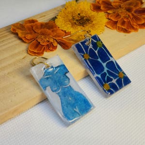 Boucles d'oreille en résine UV avec des aquarelles