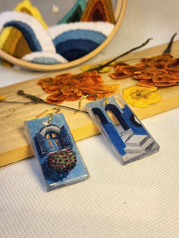 Boucles d'oreille en résine UV avec des aquarelles