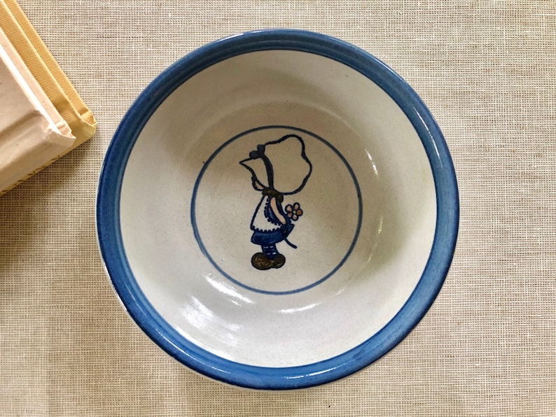 Vintage Louisville stoneware small bowl Girl with Bonnet Holly Hobby Child/'s bowl