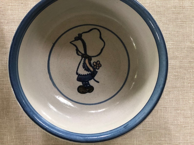 Vintage Louisville stoneware small bowl Girl with Bonnet Holly Hobby Child/'s bowl