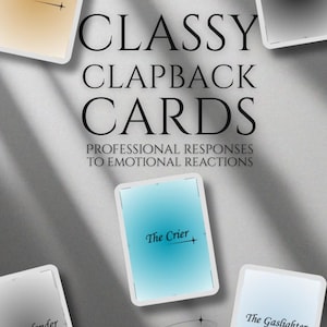 Könnte beinhalten: Werbebild für "Classy Clapback Cards", ein Kartenspiel mit professionellen Antworten auf emotionale Reaktionen. Die weißen Karten tragen Titel wie "The Disrespecter" und "The Crier". Es ist die "Civility Edition".