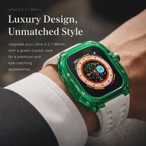 Peut inclure: Une montre connect&eacute;e avec un bo&icirc;tier en cristal vert et un bracelet blanc. L'&eacute;cran affiche des informations num&eacute;riques. Le texte de l'image indique "Luxury Design, Unmatched Style." La montre mesure 49 mm.