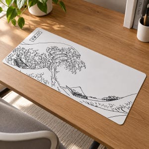 Wellenförmige Schreibtischunterlage mit feiner Linienillustration und abgerundeten Ecken