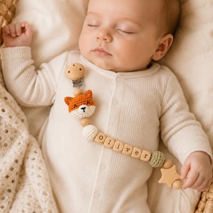 Personlig nappklämma med namn till bebisen, virkad napphållare med djurmotiv, anpassad träpärla till babyshower, bohemiskt neutralt tillbehör till nyfödd