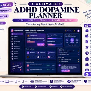 Könnte beinhalten: Ein digitaler ADHD Dopamine Planer auf einem Laptop-Bildschirm mit dunkler Benutzeroberfläche, violetten Akzenten, Aufgabenverfolgung, Fortschrittsbalken und KI-Tools. Der umgebende Text hebt Funktionen wie ein Reise-Bonus-Vault und Kompatibilität hervor.
