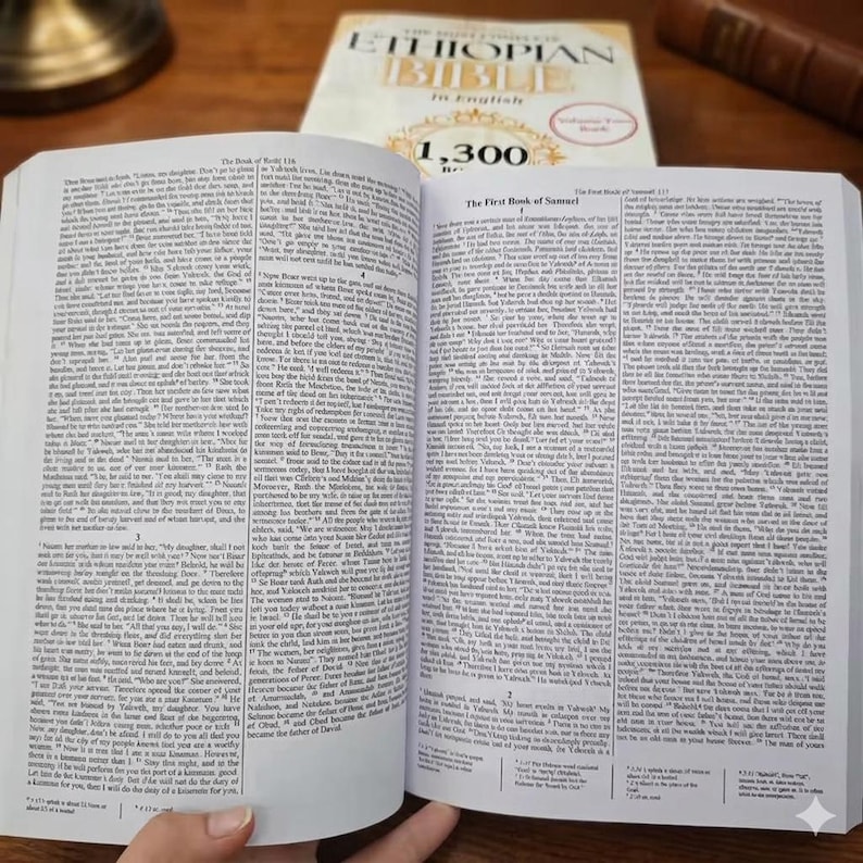 K&ouml;nnte beinhalten: Ein offenes Buch mit Text, mit dem Titel "The First Book of Samuel". Ein zweites Buch mit dem Titel "Ethiopian Bible in English" ist im Hintergrund zu sehen. Das Bild zeigt einen religi&ouml;sen Text.