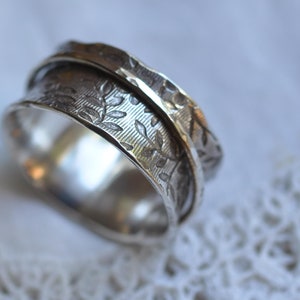 Sterling silver blossom spinner ring, hand forged image 2