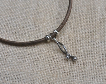 Sterling silver and leather adjustable bracelet, with simple loop