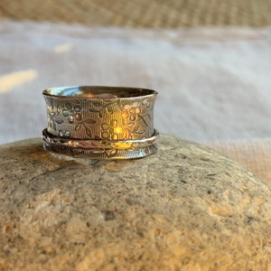 Sterling silver blossom spinner ring, hand forged image 6