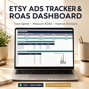 Könnte beinhalten: Ein Laptop-Bildschirm mit einer Etsy Ads Tracker & ROAS Dashboard-Tabelle. Die Benutzeroberfläche enthält Datentabellen für Werbeausgaben, Einnahmen, Bestellungen und ROAS sowie ein Balkendiagramm zum Vergleich der monatlichen Werbeausgaben.