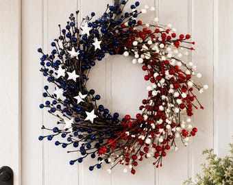Corona patriótica de estrellas y bayas / Decoración del 250 aniversario de EE. UU. / Corona roja, blanca y azul para la puerta principal / Decoración para el porche del 4 de julio / Regalo del Día de los Caídos