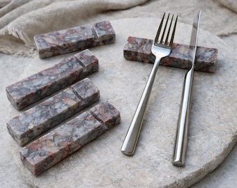 Supreme marmeren bestekset | Handgemaakte mes- en vorkhouder | Natuurstenen tafeldecoratie