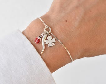 Bracelet en argent sterling et corne italienne : breloques trèfle et coccinelle