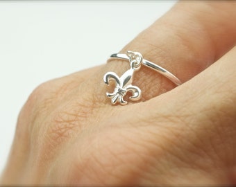 Fleur de lis ring   -  mardi gras - fleur de lis dangle ring - monarch - king - symbol ring