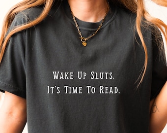 Wake Up It's Time to Read Shirt, Funny Book Lover Shirt, Reader aesthetic, Bookish Shirt, Bibliophile Gift, Minimalist Book Shirt