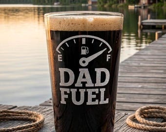 Vaso de cerveza con la frase "Dad Fuel" / Vaso de cerveza divertido para marido / Regalo grabado con láser