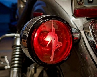 Lasergeëtste 2" kogelgerookte richtingaanwijzerlenzen – Harley Davidson en custom-motoren | Verborgen gravure – brandt wanneer aan