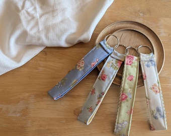 Porte-clés dragonne en coton à motif floral, fait main, avec cordon