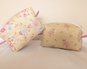 Trousse de toilette matelassée à motif floral – Pochette de toilette zippée, Organisateur de voyage
