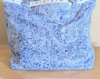 Sac cabas matelassé bleu à fleurs, sac bandoulière en tissu doublé fait main, sac de marché