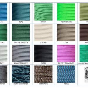 Puede incluir: Una paleta de colores de paracord en varios tonos, incluyendo azul, verde y tonos neutros. Cada color est&aacute; etiquetado con su nombre, como "Caribe" o "Negro". Tambi&eacute;n se incluye un dibujo de un perro.