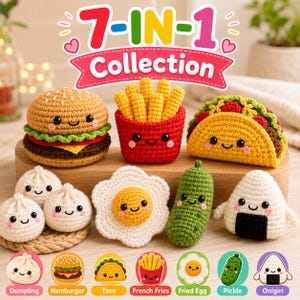 Könnte beinhalten: Eine 7-in-1-Kollektion aus gehäkelten Lebensmitteln, darunter ein Hamburger, Pommes frites, ein Taco, zwei Teigtaschen, ein Spiegelei, eine Gewürzgurke und ein Onigiri. Jeder Artikel hat ein lächelndes Gesicht mit schwarzen Augen und rosa Wangen.