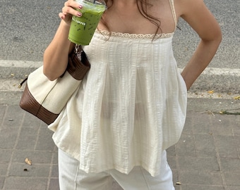 OLIVEE.co : ブルームトップ、レーストリムと裏地付きコットンタンクトップ。