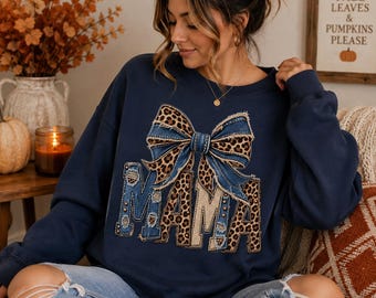 Denim Leopard Mama PNG, Patchwork Mama Schleife PNG, Distressed Jeans Mom Faux Applikation Sublimation