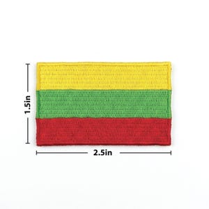 Puede incluir: Parche bordado con la bandera de Lituania. El parche rectangular mide 6,35 cm de largo y 3,81 cm de alto. El dise&ntilde;o de la bandera tiene tres franjas horizontales: amarilla, verde y roja, que representan los colores de la bandera lituana.